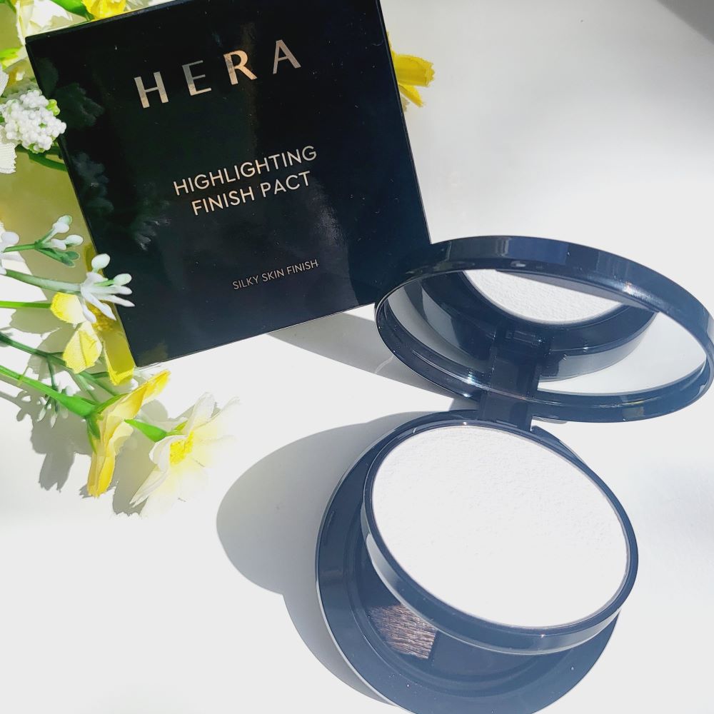 Hera Highlighting Finish Pact Makeup | K-Beauty Blossom USA